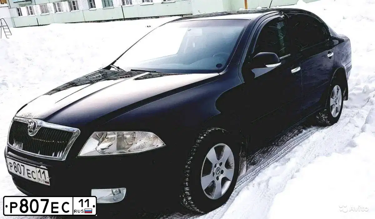 Фото автомобиля SKODA OCTAVIA, 2006 — госномер Р807ЕС11. Цвет: ЧЕРНЫЙ