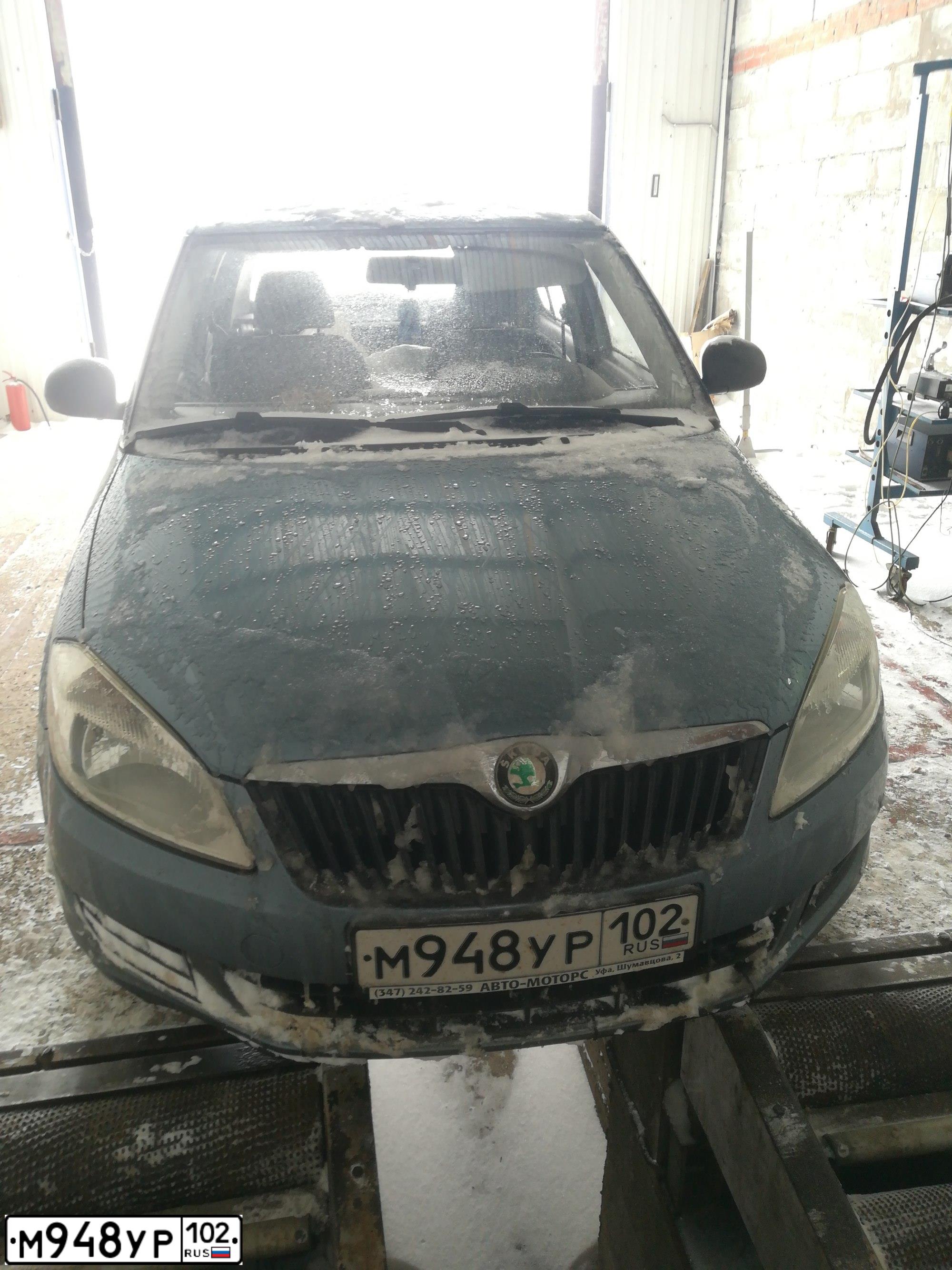 Фото автомобиля SKODA FABIA, 2010 — госномер М948УР102. Цвет: СЕРО-ГОЛУБОЙ