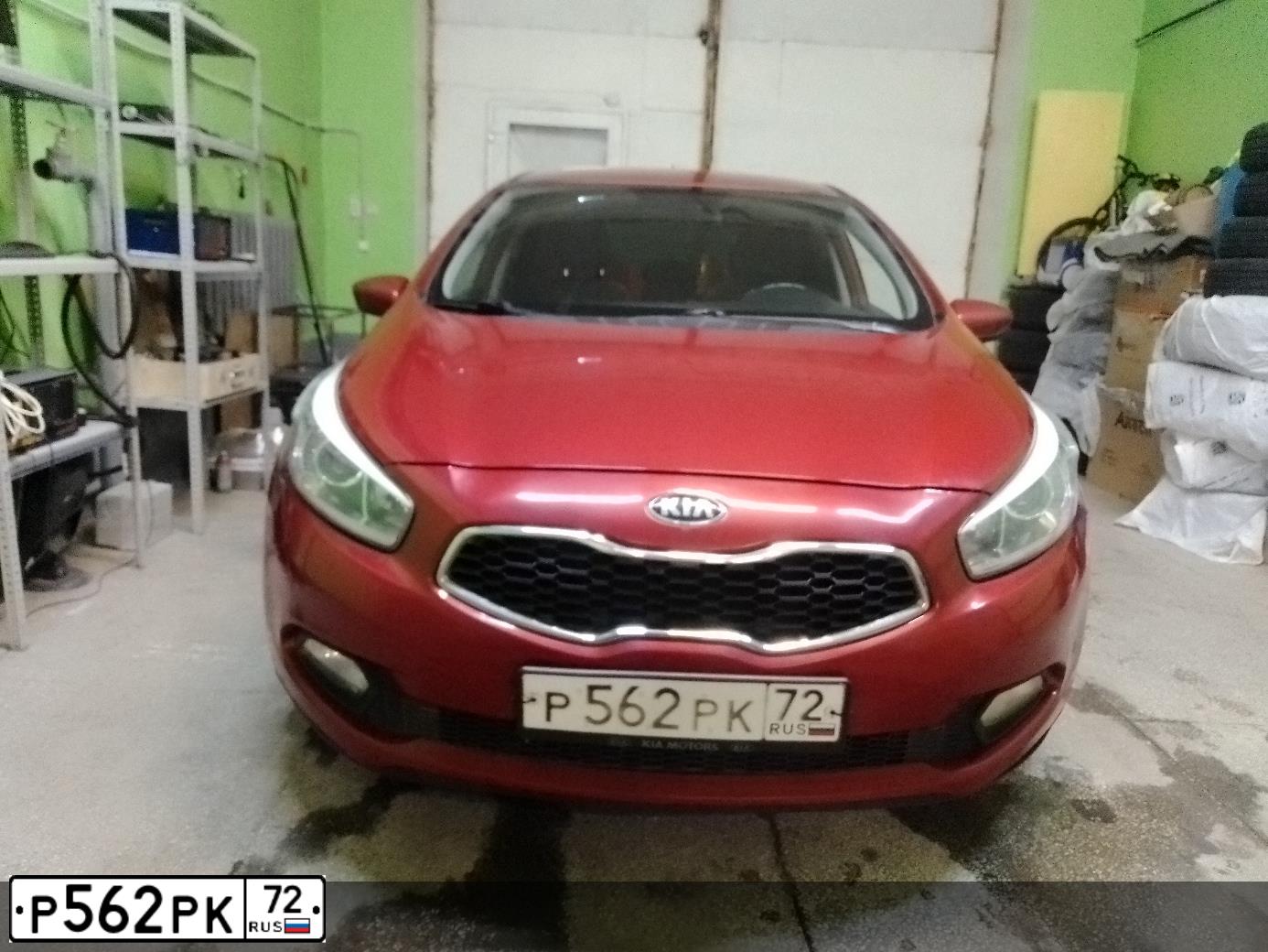 Фото автомобиля KIA CEE'D, 2014 — госномер Р562РК72. Цвет: Красный