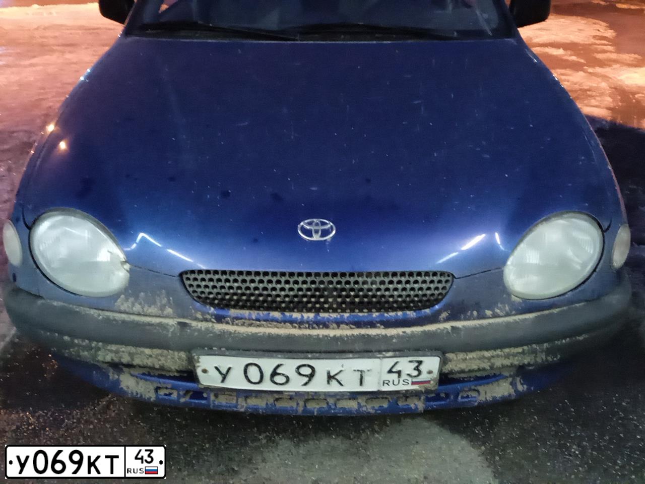 Фото автомобиля TOYOTA COROLLA, 1999 — госномер К566КН147. Цвет: синий