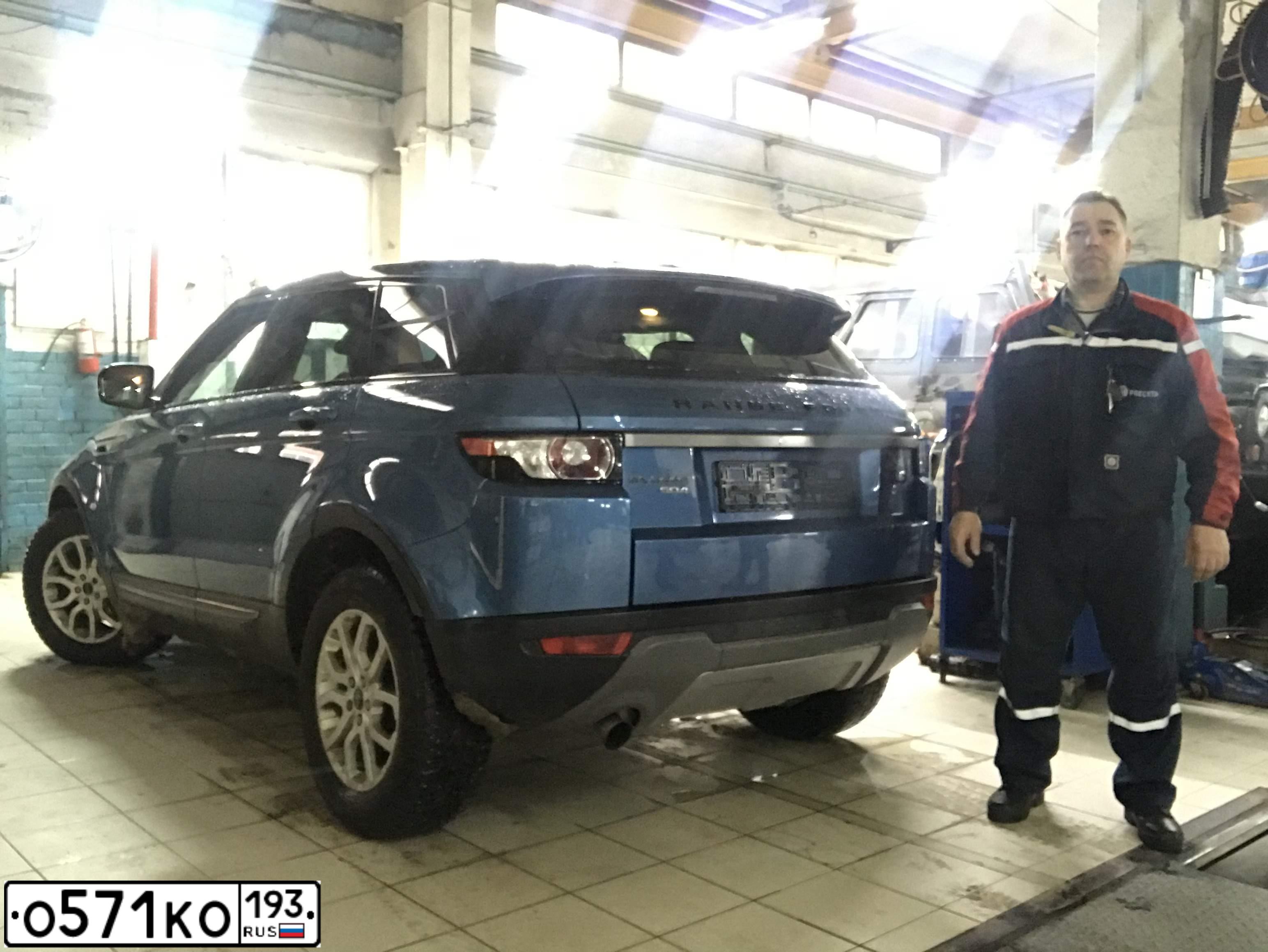 Фото автомобиля LANDROVER RANGE ROVER EVOQUE, 2012 — госномер С752ЕО977. Цвет: синий