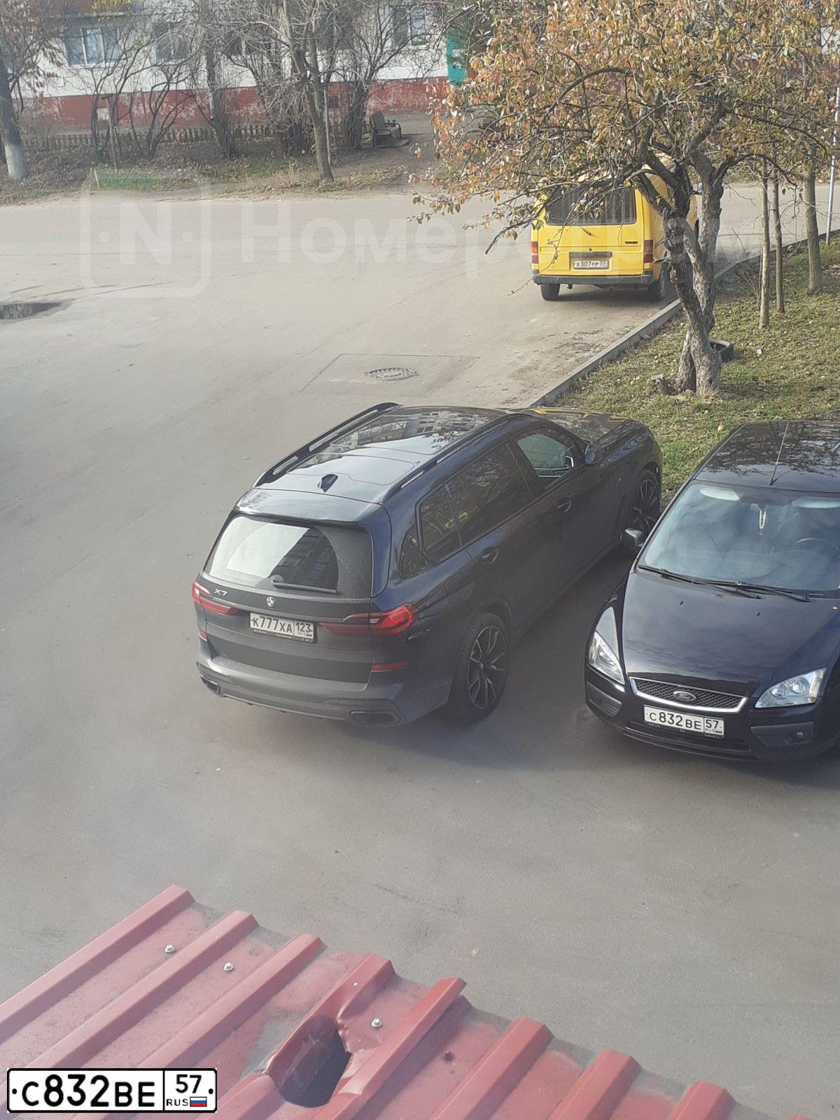 Фото автомобиля FORD FOCUS, 2007 — госномер С832ВЕ57. Цвет: ЧЕРНЫЙ