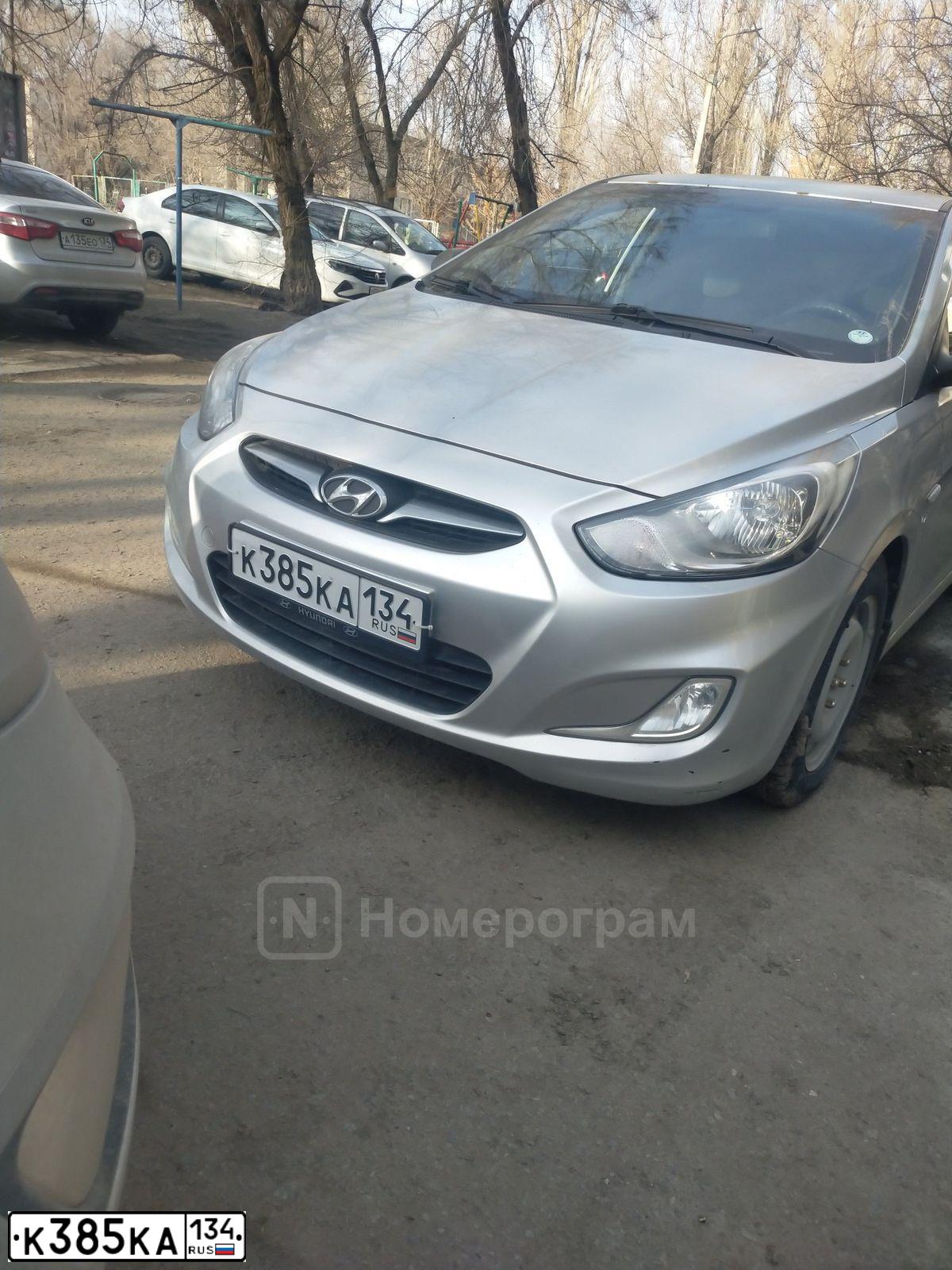 Фото автомобиля HYUNDAI SOLARIS, 2012 — госномер К385КА134. Цвет: СЕРЕБРИСТЫЙ