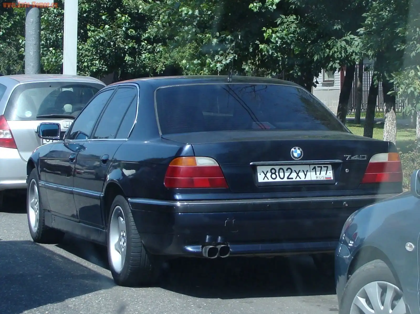 Фото автомобиля BMW SERIE 7, 1997 — госномер В675ВВ150. Цвет: ТЕМНО-СИНИЙ