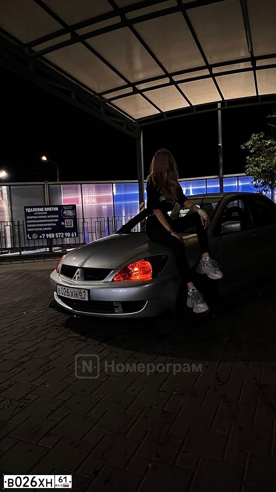 Фото автомобиля MITSUBISHI LANCER, 2005 — госномер В026ХН61. Цвет: СЕРЕБРИСТЫЙ