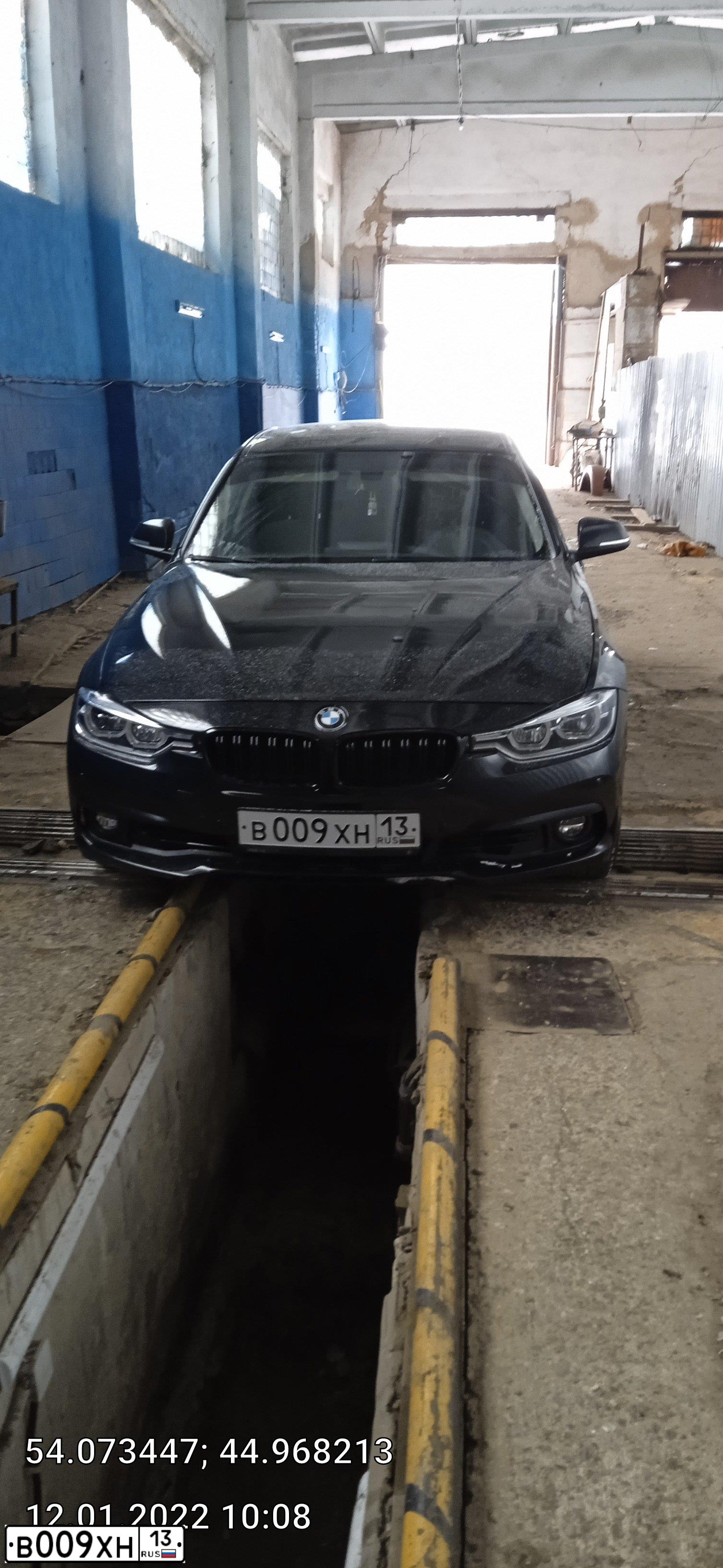 Фото автомобиля BMW 320I, 2016 — госномер М403РВ13