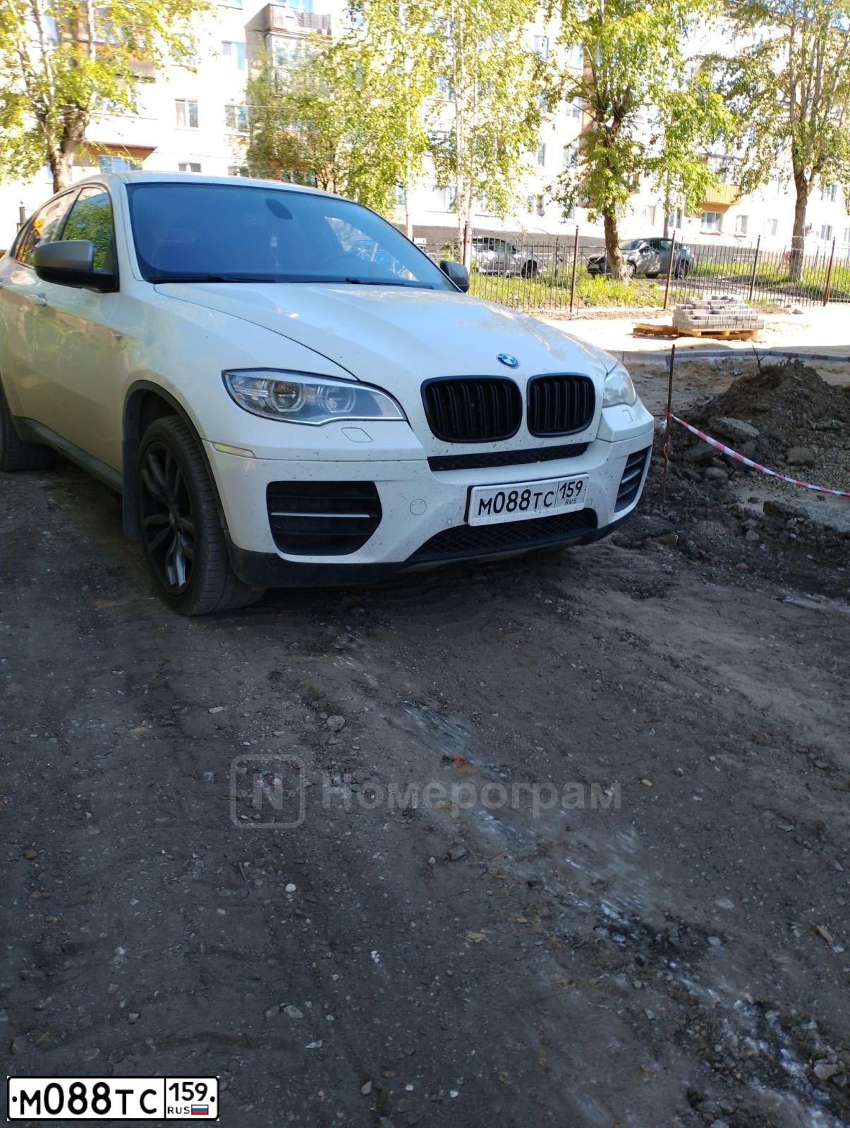 Фото автомобиля BMW X6, 2012 — госномер М088ТС159. Цвет: Белый