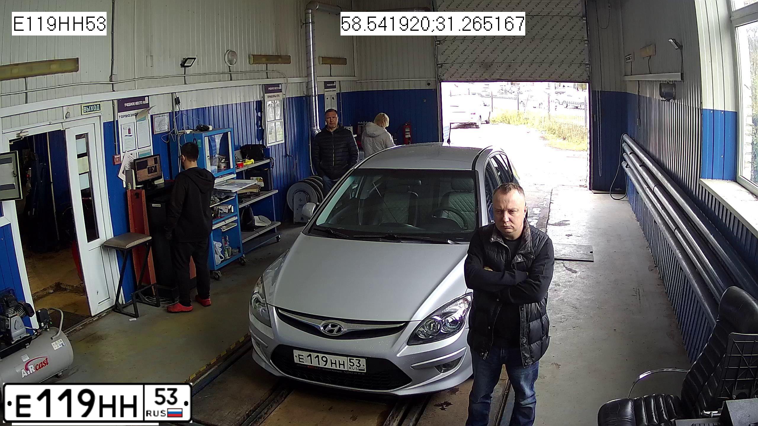 Фото автомобиля HYUNDAI I30, 2010 — госномер Е119НН53. Цвет: Серебристый