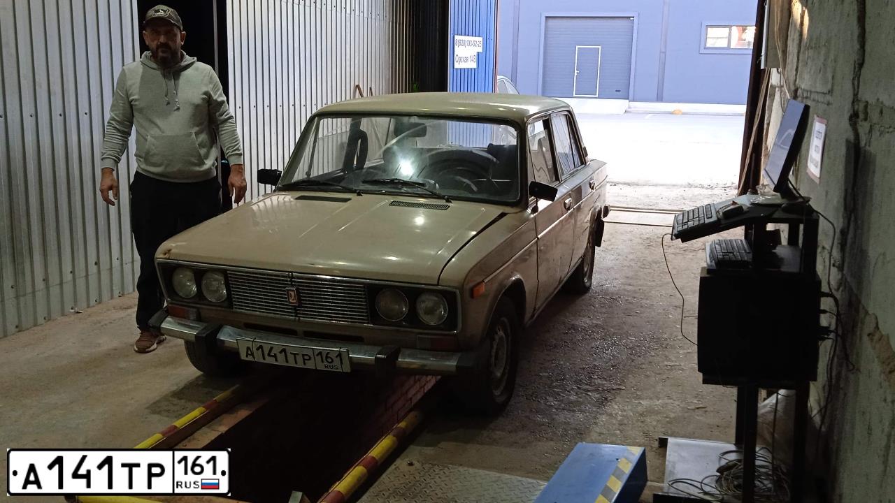 Фото автомобиля DAEWOO NEXIA, 1996 — госномер А141ТР161. Цвет: Красный