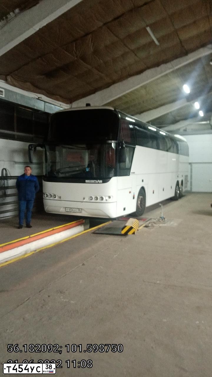 Фото автомобиля NEOPLAN CITYLINER, 1989 — госномер Т454УС38. Цвет: Белый