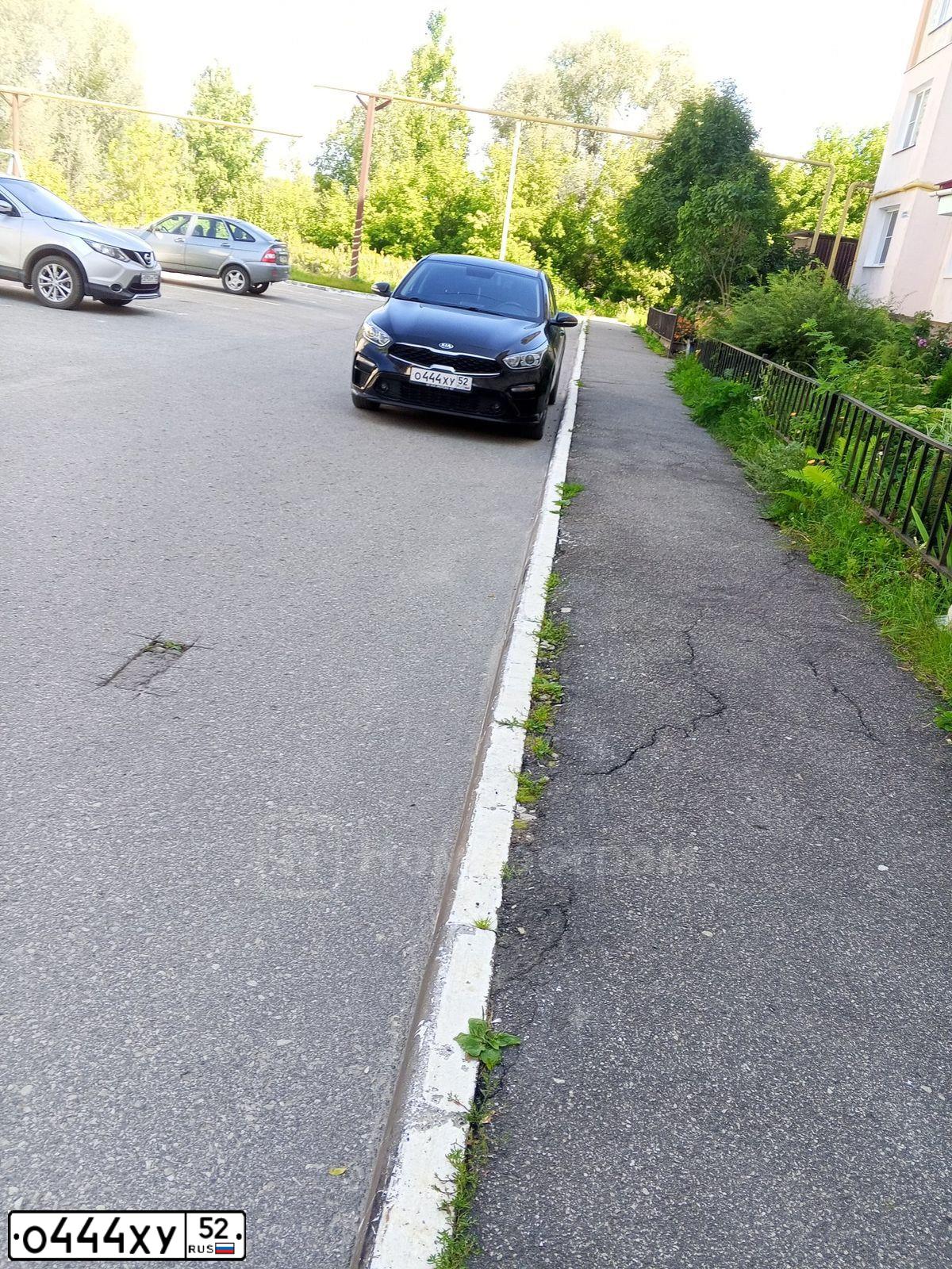 Фото автомобиля LADA 2112, 2004 — госномер С483ВС152. Цвет: ЧЕРНЫЙ