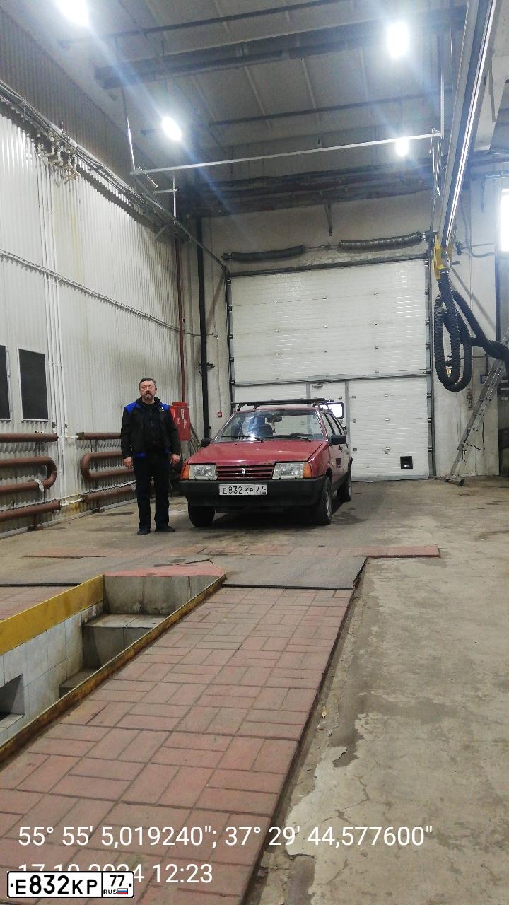 Фото автомобиля LADA 2109 SAMARA, 1995 — госномер Е832КР77. Цвет: ВИШНЕВЫЙ