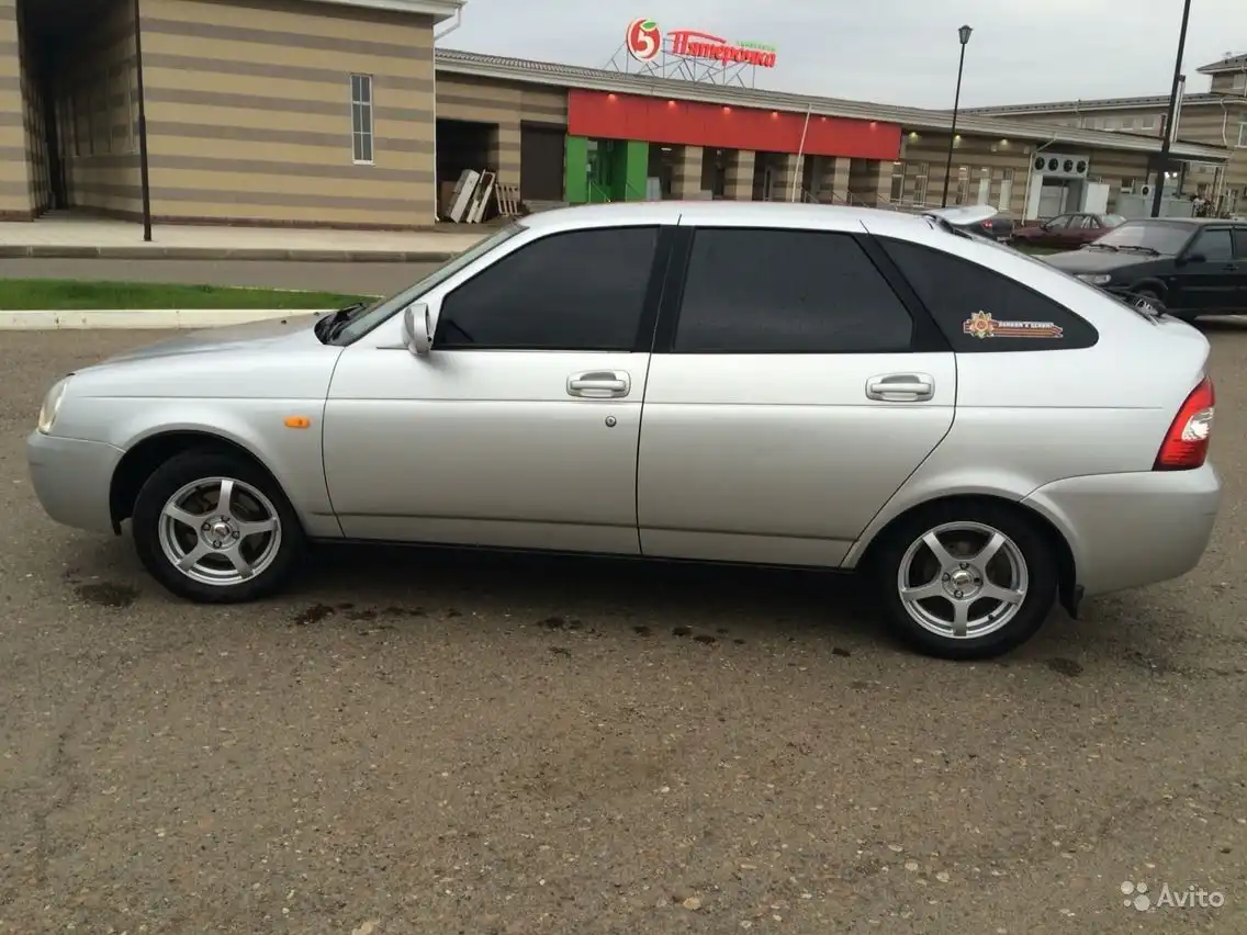Фото автомобиля LADA 2172 PRIORA, 2010 — госномер С172ОТ56. Цвет: Светло-серебристый металик