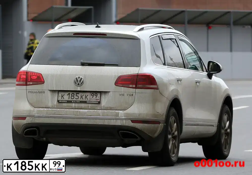 Фото автомобиля JEEP GRAND CHEROKEE, 1999 — госномер У608СМ47. Цвет: Серый