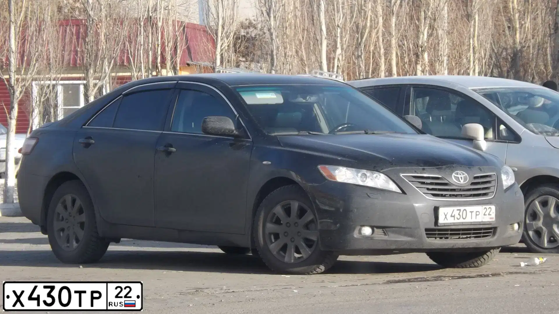Фото автомобиля TOYOTA CAMRY, 2006 — госномер Х430ТР22. Цвет: ЧЕРНЫЙ