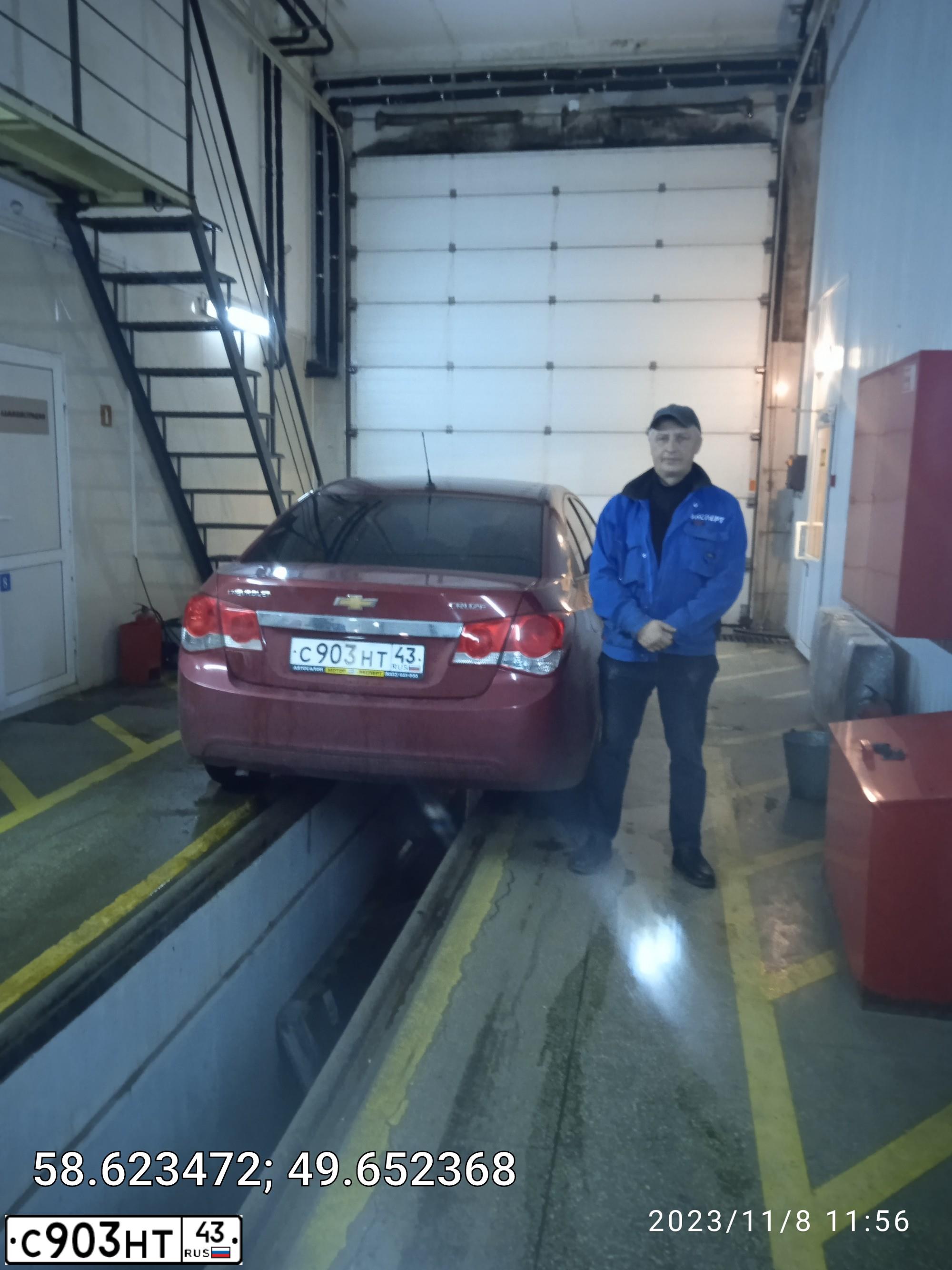 Фото автомобиля CHEVROLET CRUZE, 2011 — госномер У355ТЕ43. Цвет: Красный