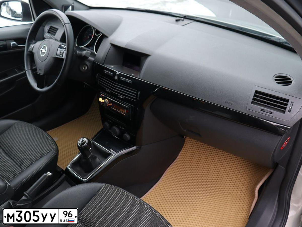 Фото автомобиля OPEL ASTRA, 2008 — госномер Н447ВА196. Цвет: БЕЖЕВО-СЕРЫЙ