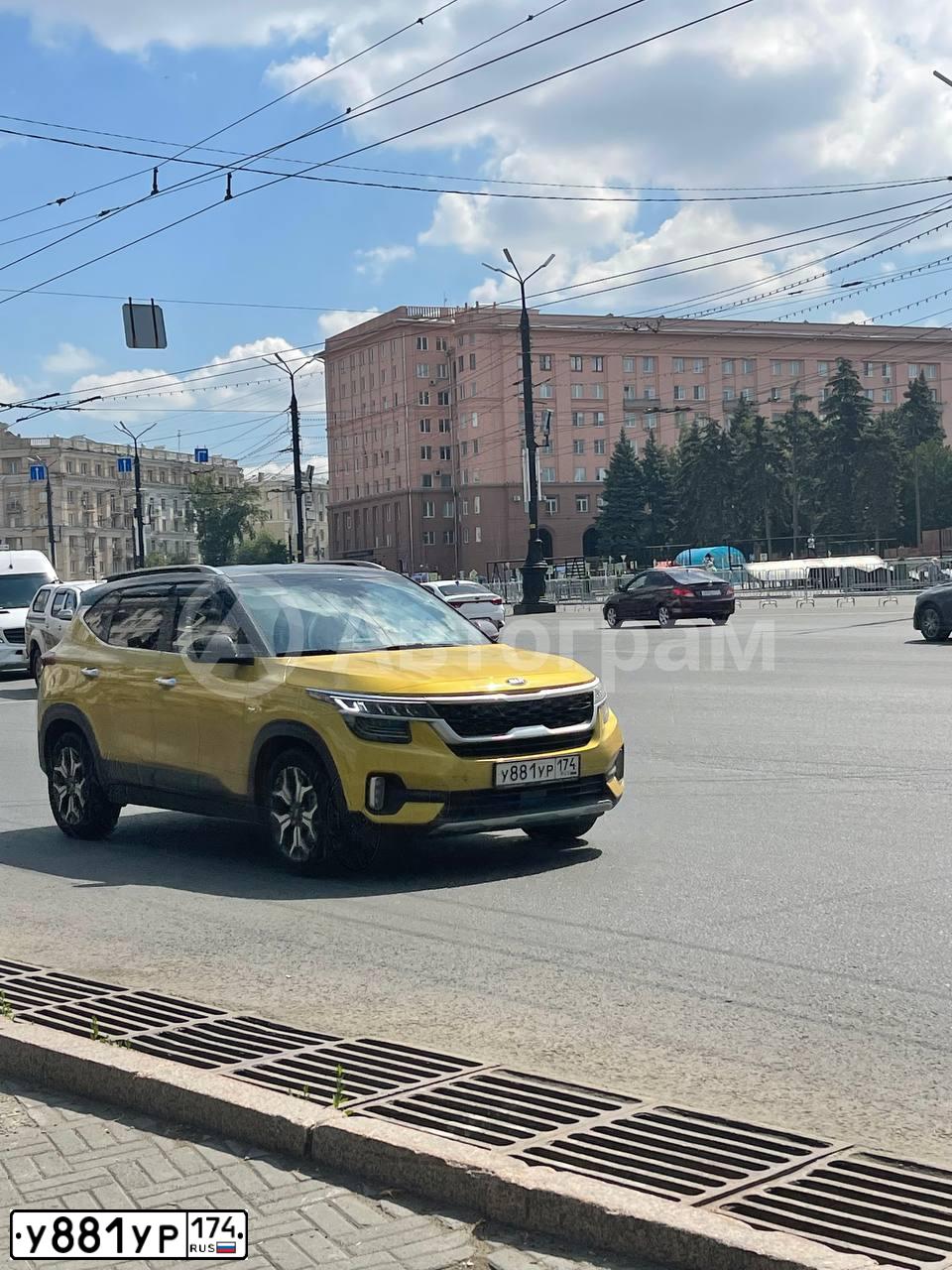 Фото автомобиля KIA SELTOS, 2020 — госномер Т829КМ196. Цвет: ЧЕРНЫЙ