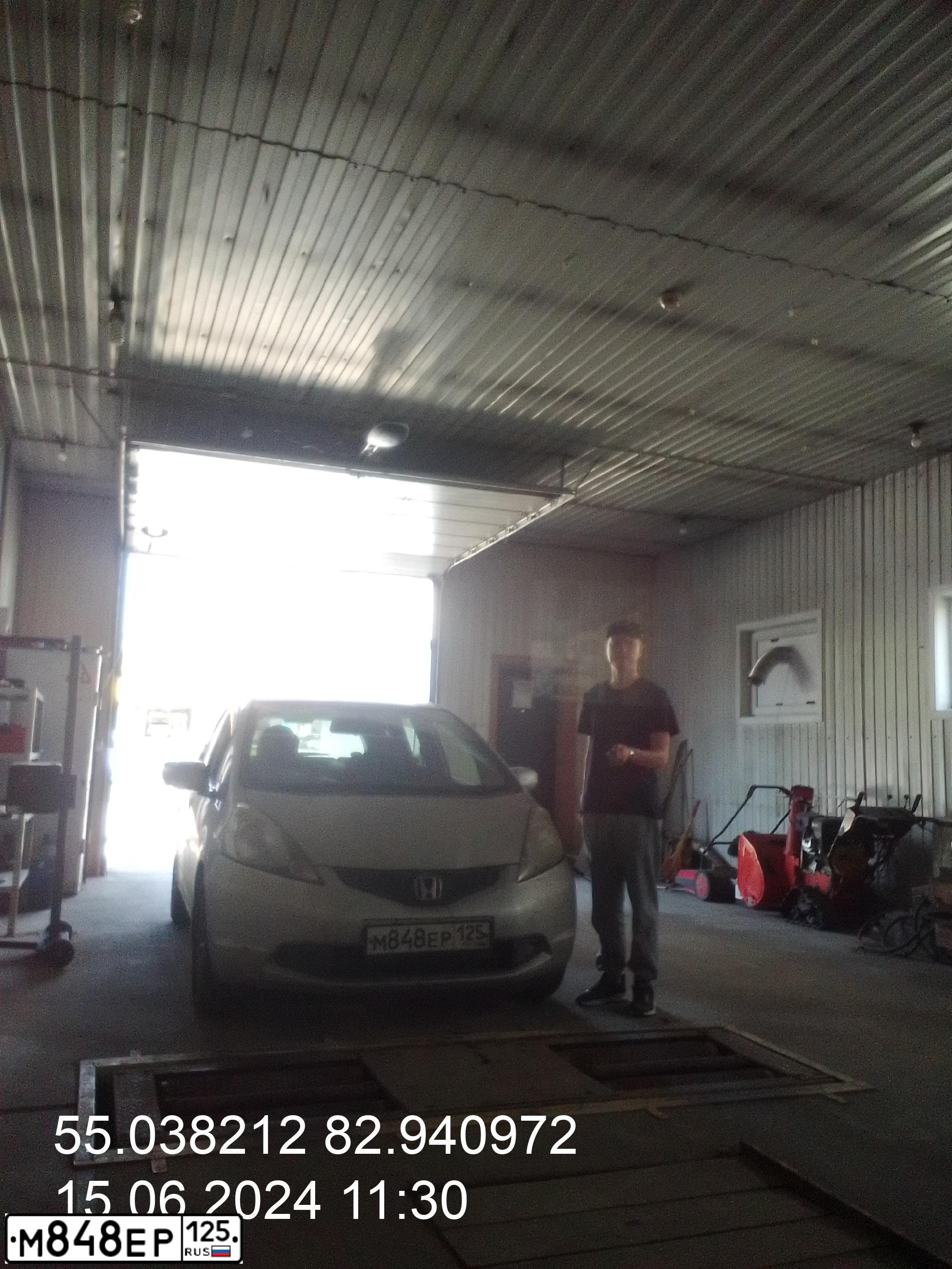 Фото автомобиля HONDA FIT, 2010 — госномер Р286НУ154
