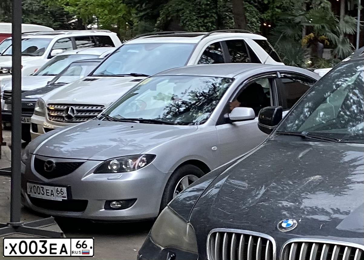 Фото автомобиля MAZDA 3, 2004 — госномер В283РО193. Цвет: СЕРЕБРИСТЫЙ