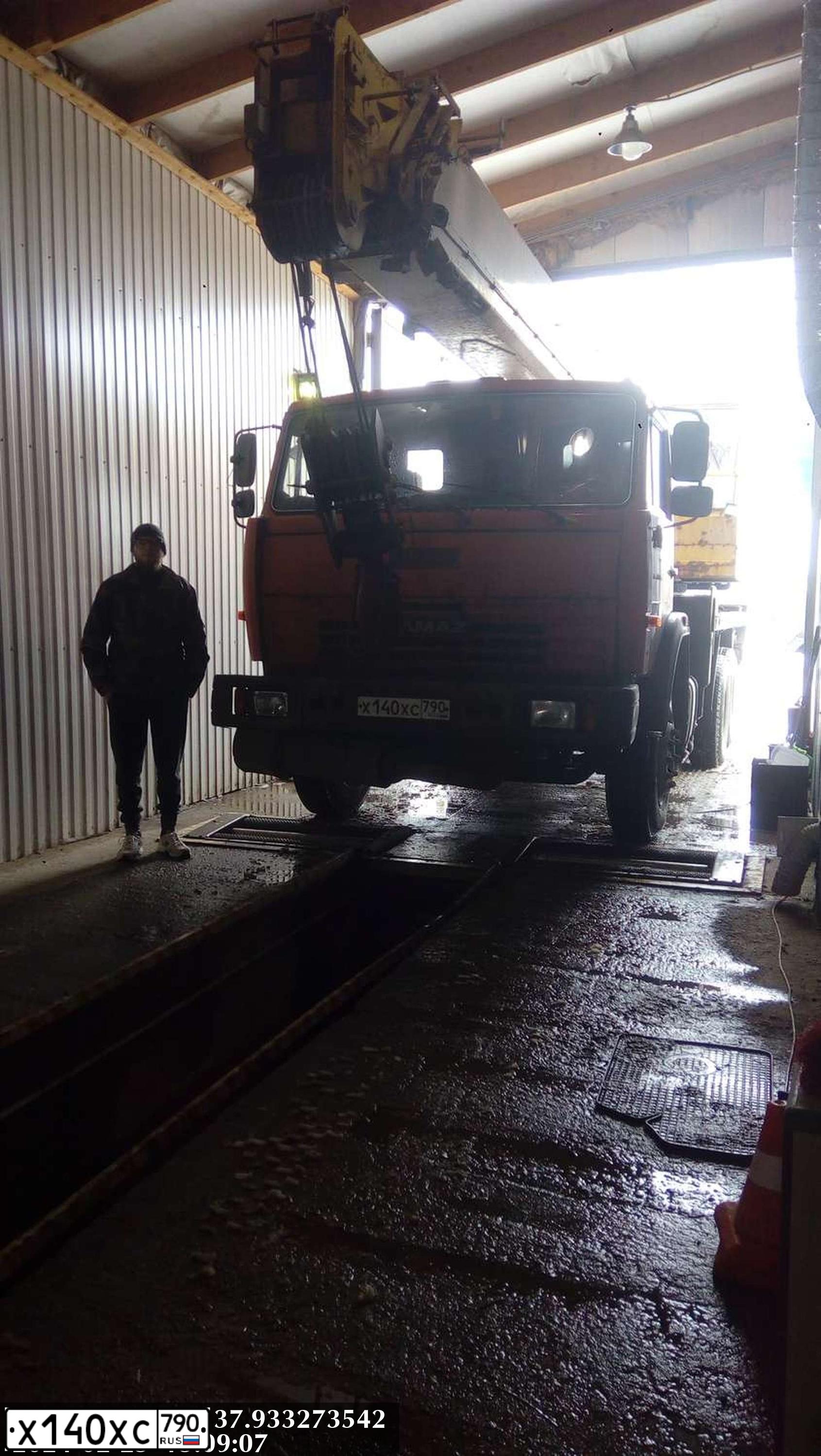 Фото автомобиля KAMAZ 65115 /6X4/, 2010 — госномер Х140ХС790. Цвет: Оранжевый