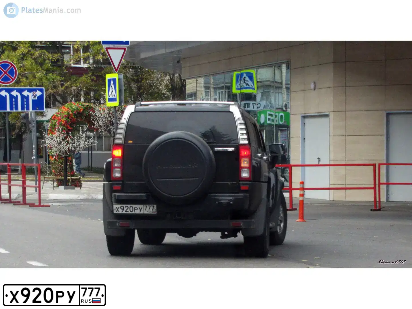 Фото автомобиля HUMMER H3, 2008 — госномер Х920РУ777. Цвет: ЧЕРНЫЙ