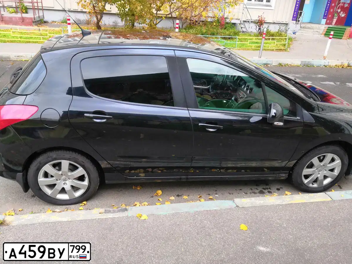 Фото автомобиля PEUGEOT 308, 2009 — госномер А459ВУ799. Цвет: ЧЕРНЫЙ