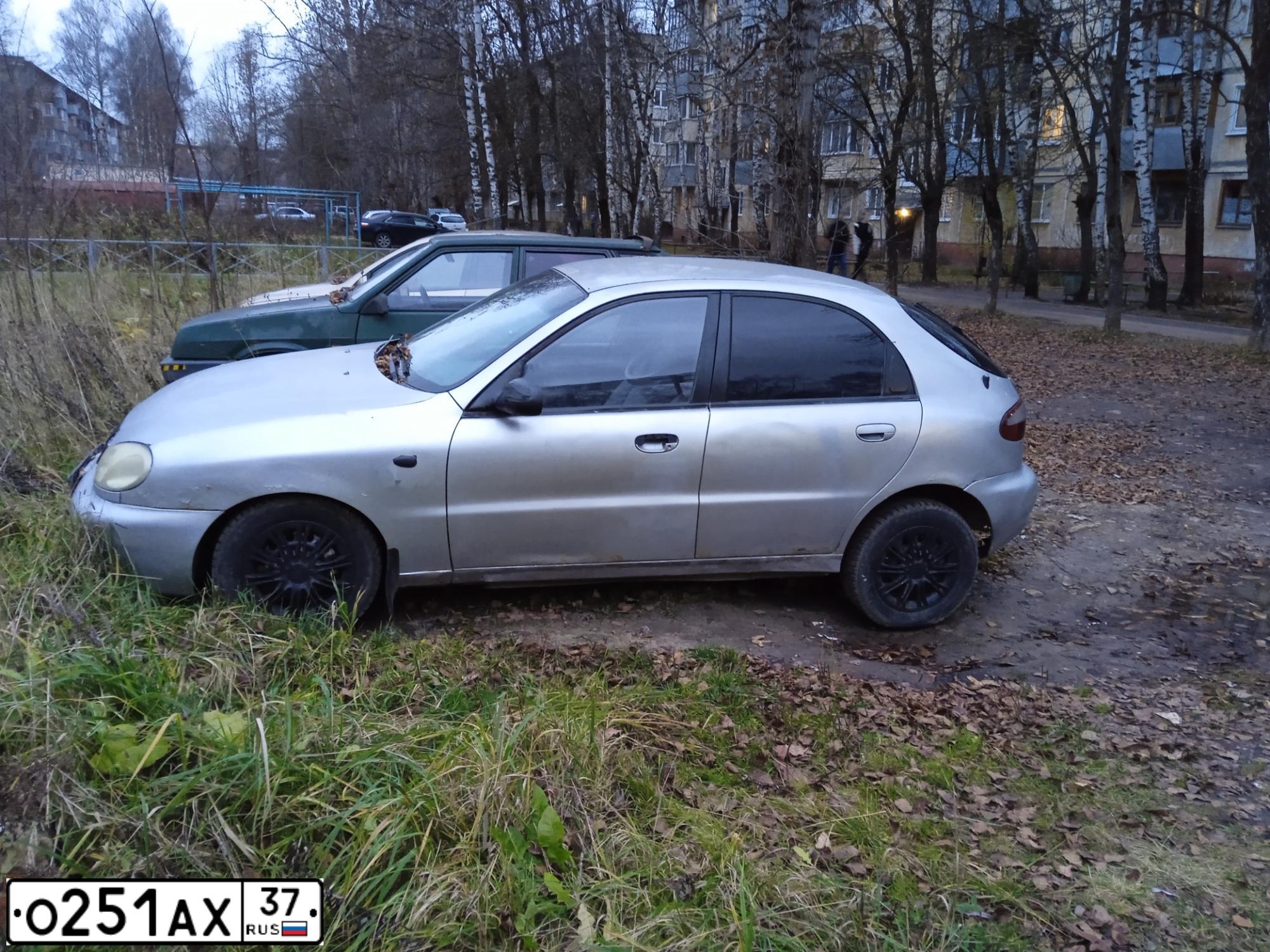 Фото автомобиля DAEWOO LANOS, 1997 — госномер О251АХ37. Цвет: Серебристый