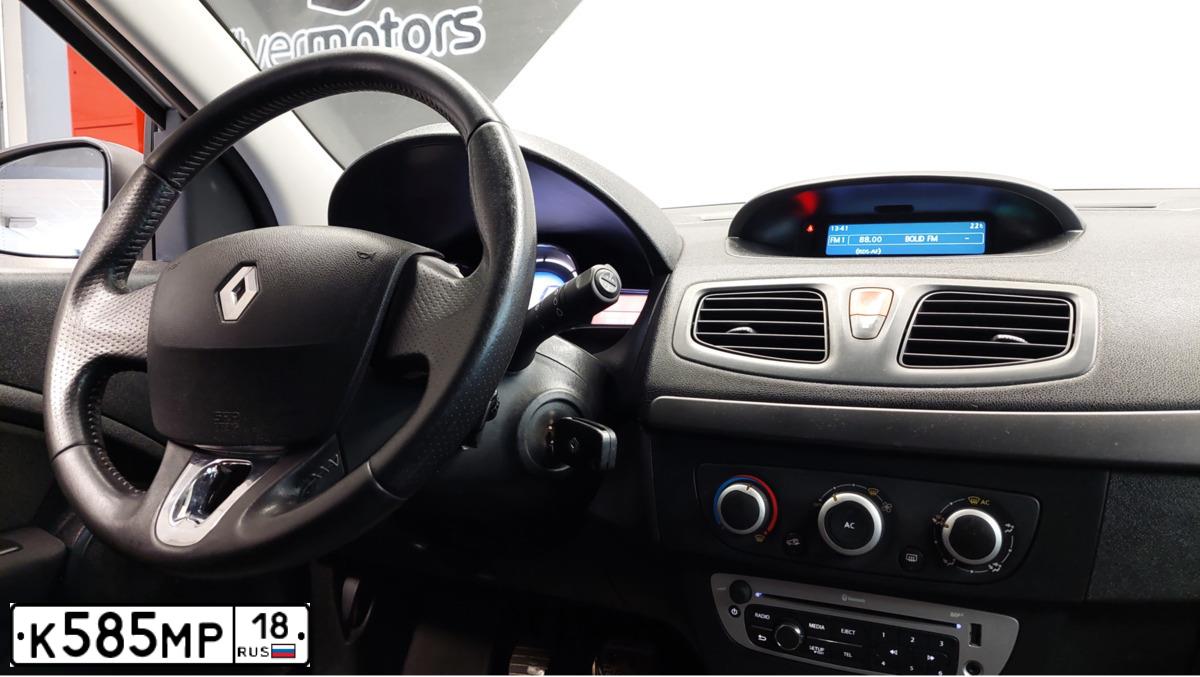 Фото автомобиля RENAULT MEGANE, 2014 — госномер О150ХС159. Цвет: Белый