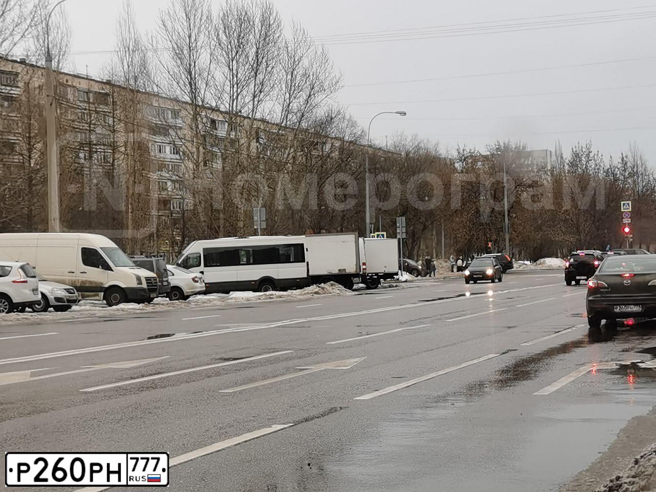 Фото автомобиля MAZDA 3, 2011 — госномер Р260РН777. Цвет: СЕРЫЙ ТЕМНЫЙ