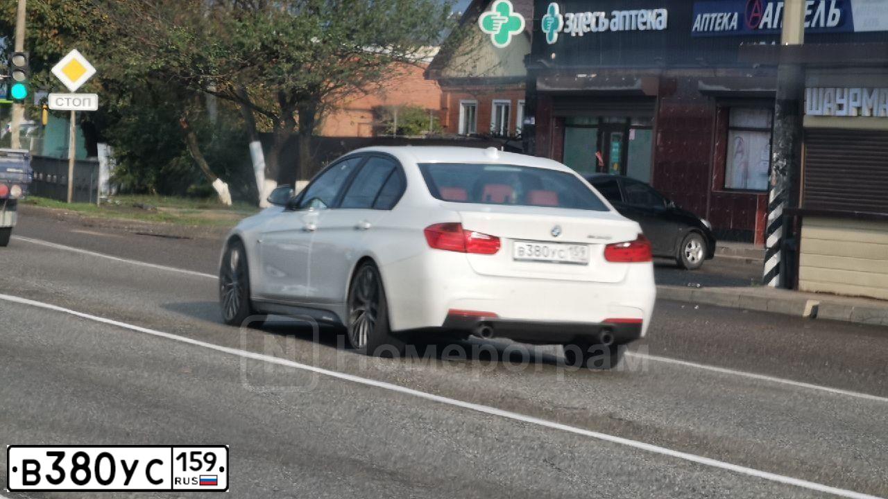 Фото автомобиля BMW SERIE 3, 2012 — госномер В380УС159. Цвет: Белый