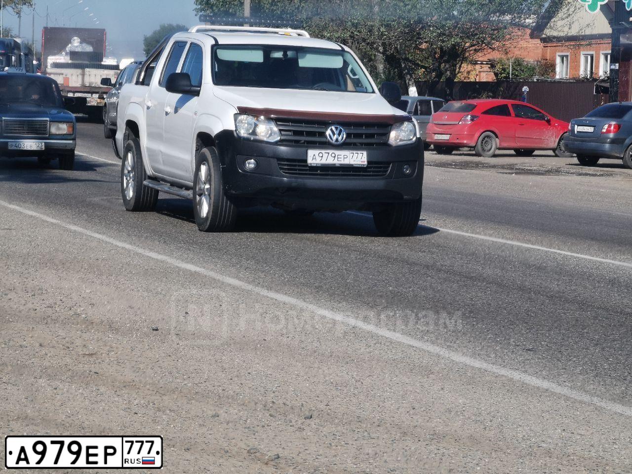 Фото автомобиля VOLKSWAGEN AMAROK, 2012 — госномер А979ЕР777. Цвет: Белый