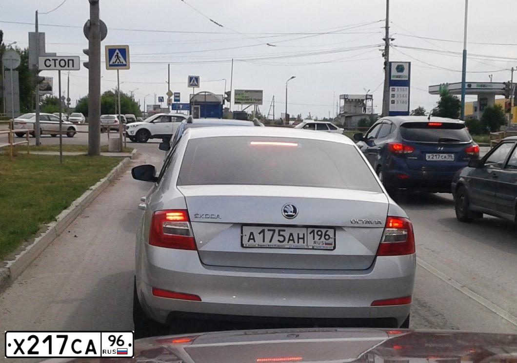 Фото автомобиля HYUNDAI IX35, 2012 — госномер М465МС196. Цвет: СИНИЙ