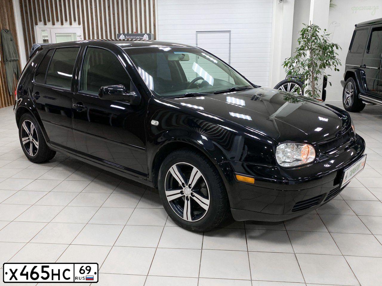 Фото автомобиля VOLKSWAGEN GOLF, 2002 — госномер А137МН790. Цвет: ЧЕРНЫЙ