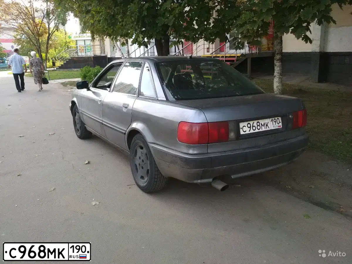 Фото автомобиля AUDI 80, 1992 — госномер Е774СХ77. Цвет: СЕРЫЙ