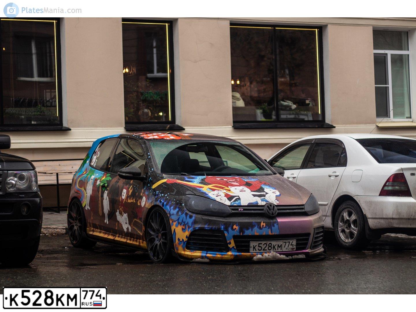Фото автомобиля VOLKSWAGEN GOLF, 2012 — госномер К528КМ774. Цвет: РОЗОВЫЙ