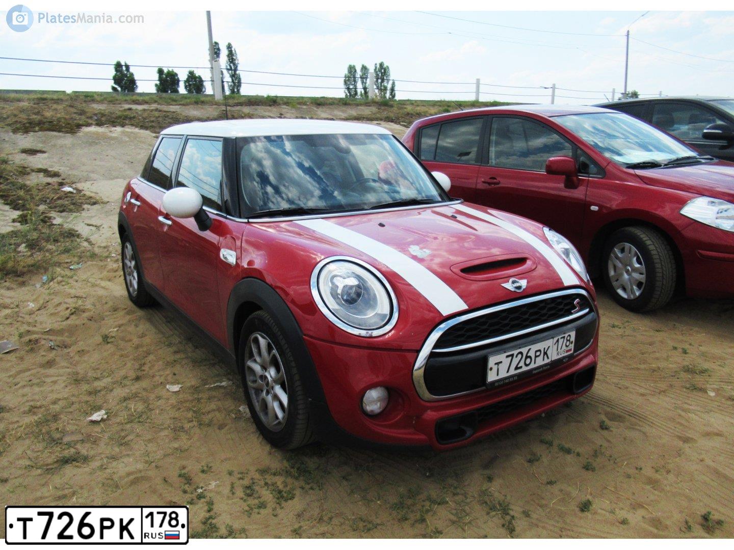 Фото автомобиля MINI COOPER, 2015 — госномер О410ХВ46. Цвет: Красный