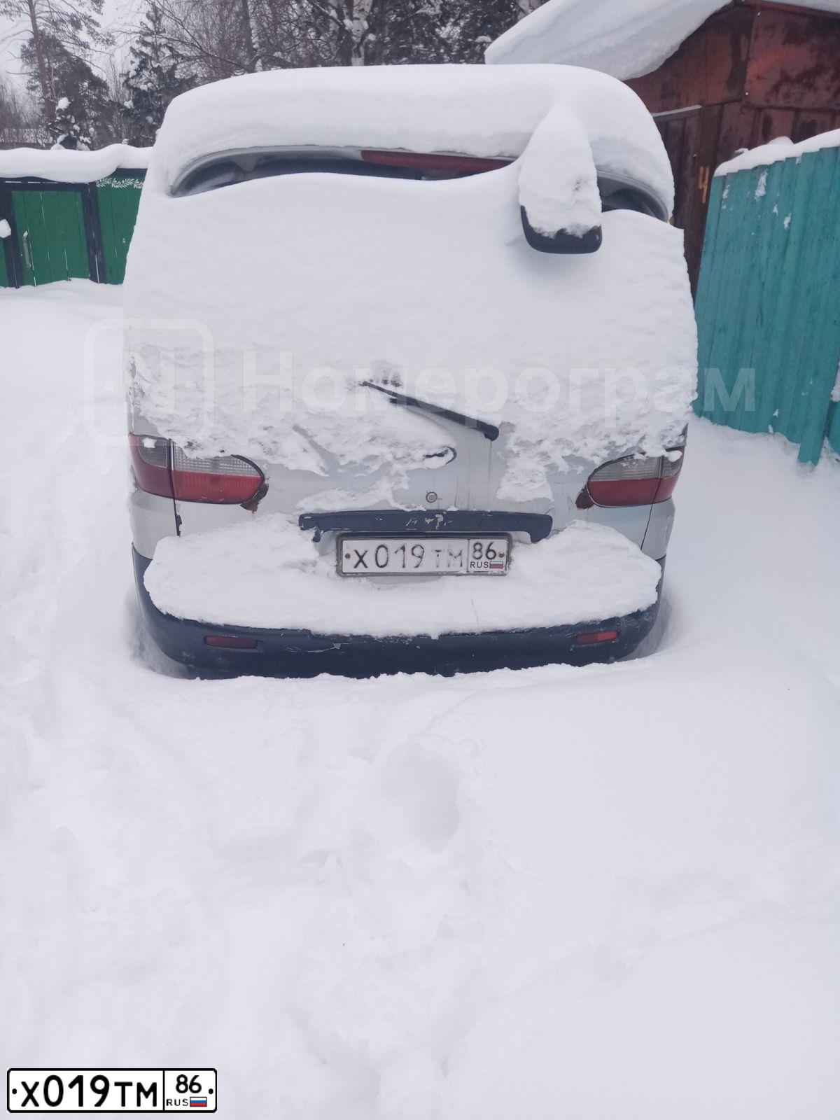 Фото автомобиля HYUNDAI H 1/H 100/STAREX, 2001 — госномер С228ТР196. Цвет: СЕРЫЙ ТЕМНО-СЕРЫЙ