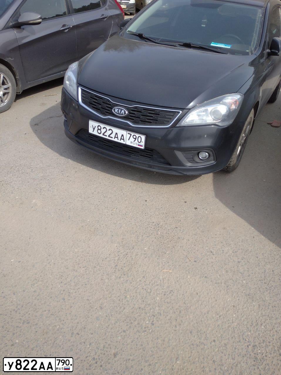 Фото автомобиля KIA CEE'D, 2011 — госномер У822АА790. Цвет: ЧЕРНЫЙ ПЕРЛАМУТР