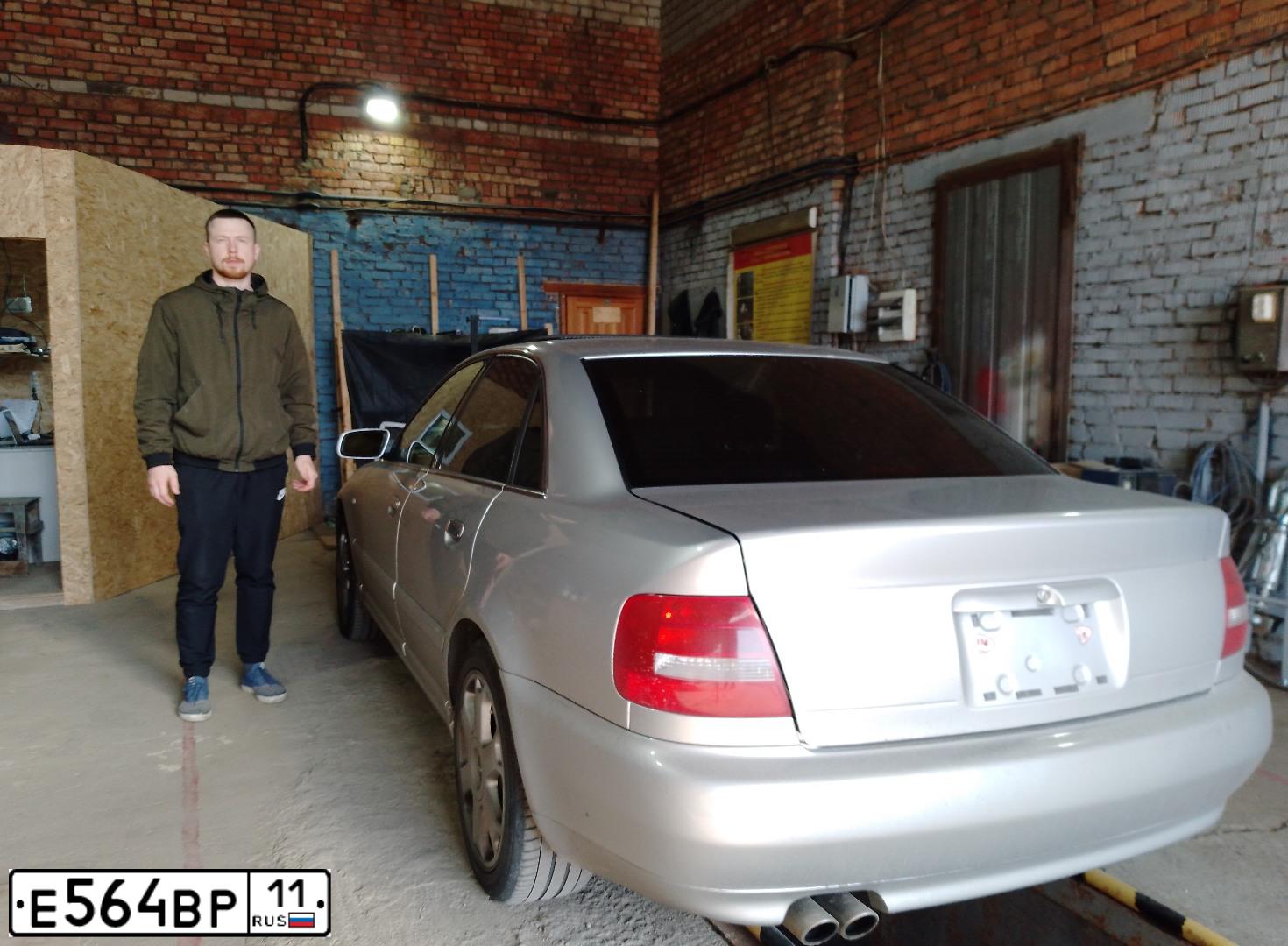 Фото автомобиля AUDI S4, 2001 — госномер О707РС11. Цвет: БЕЛЫЙ (СЕРЕБРИСТЫЙ)