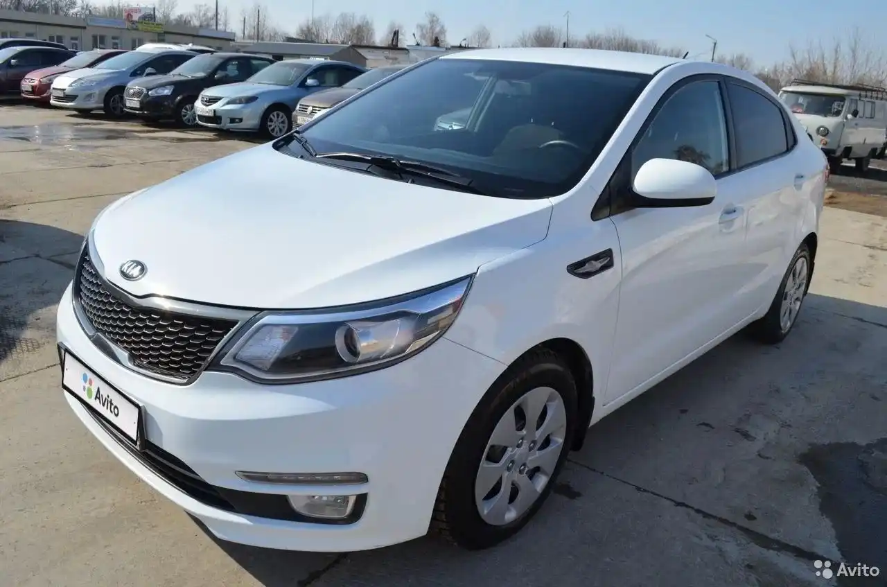 Фото автомобиля KIA RIO, 2017 — госномер У110ОР71. Цвет: Белый