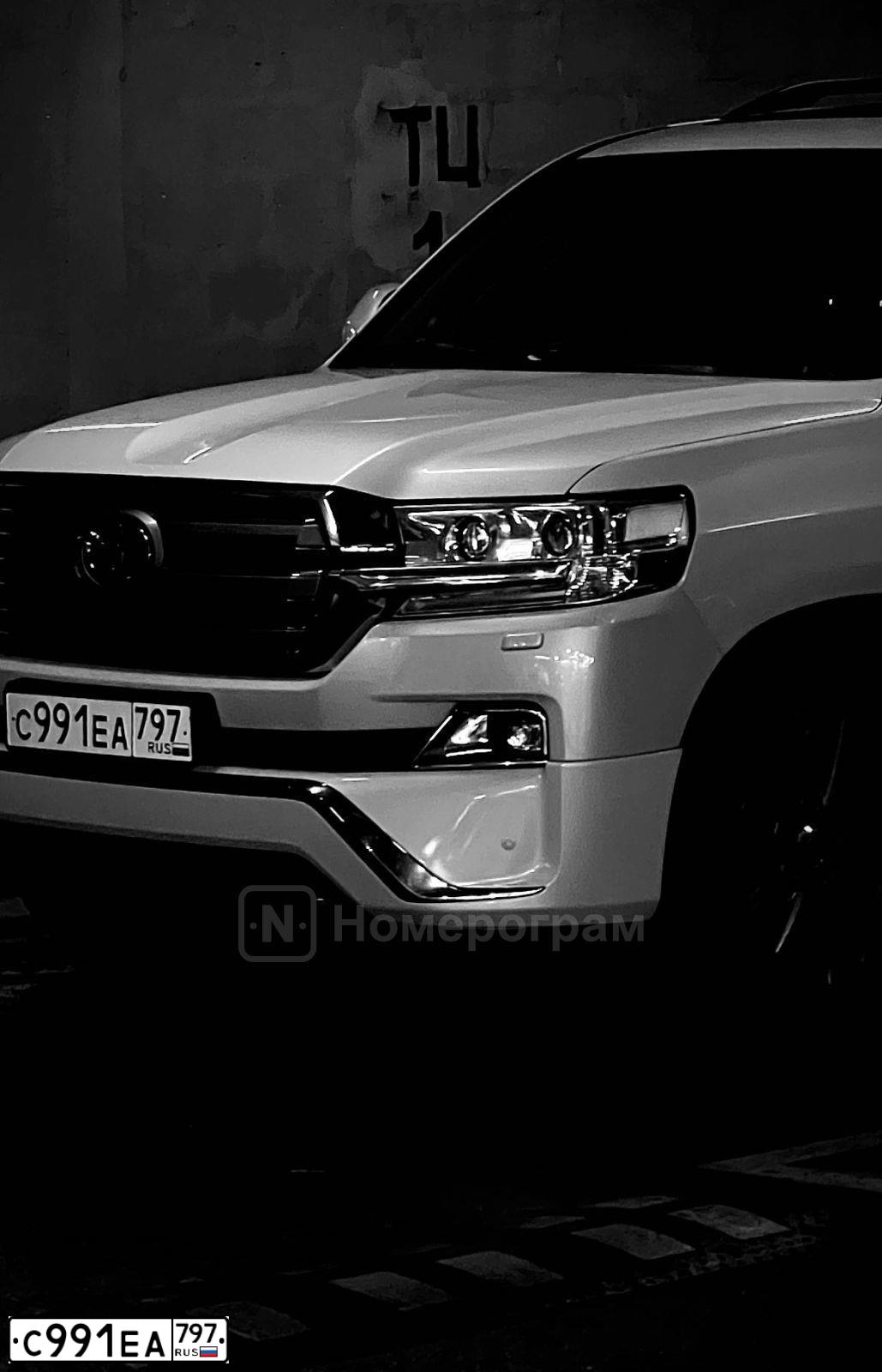 Фото автомобиля TOYOTA LANDCRUISER 200, 2017 — госномер С991ЕА797. Цвет: Белый