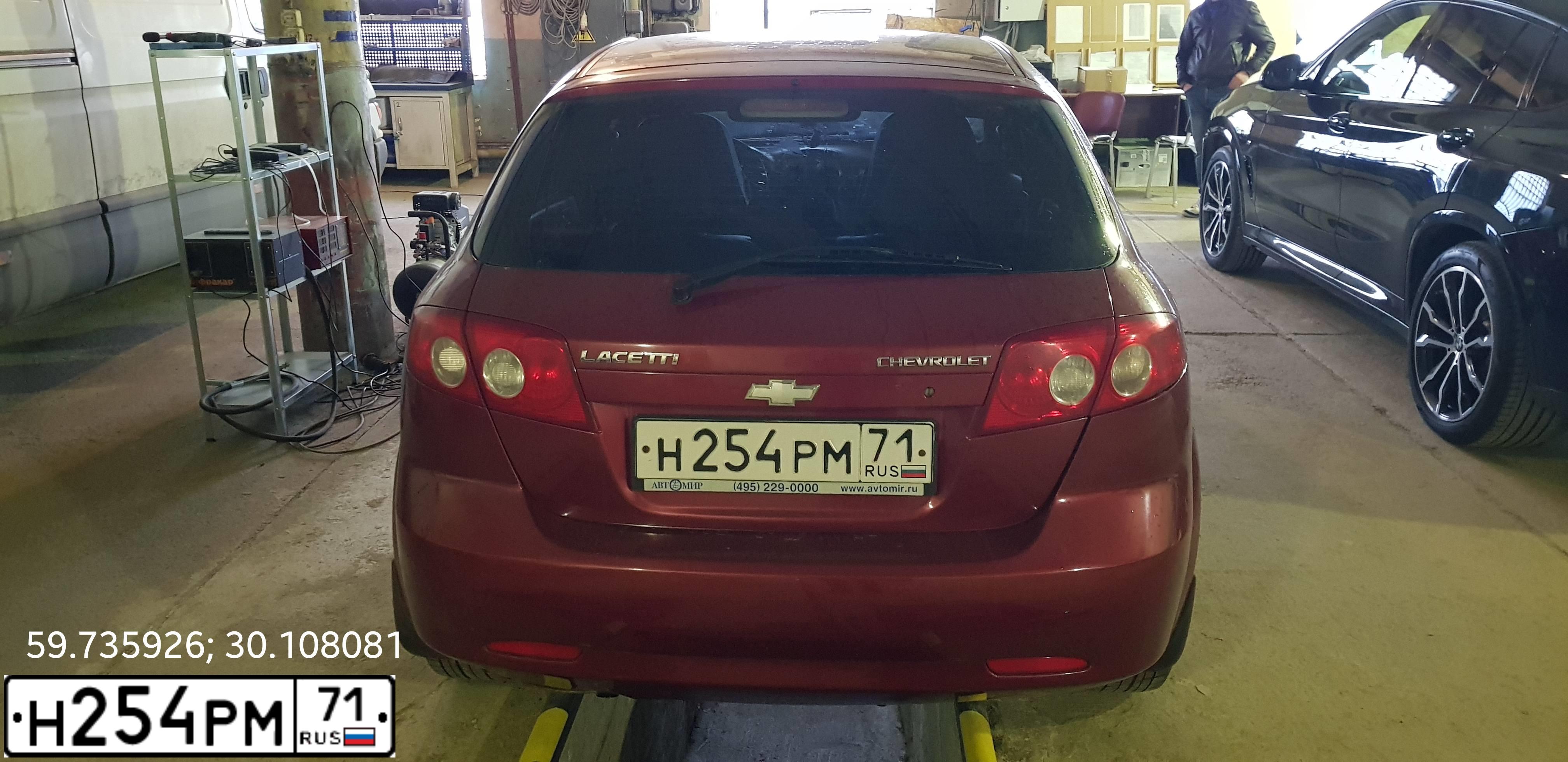 Фото автомобиля CHEVROLET LACETTI, 2007 — госномер К566КУ147. Цвет: Красный