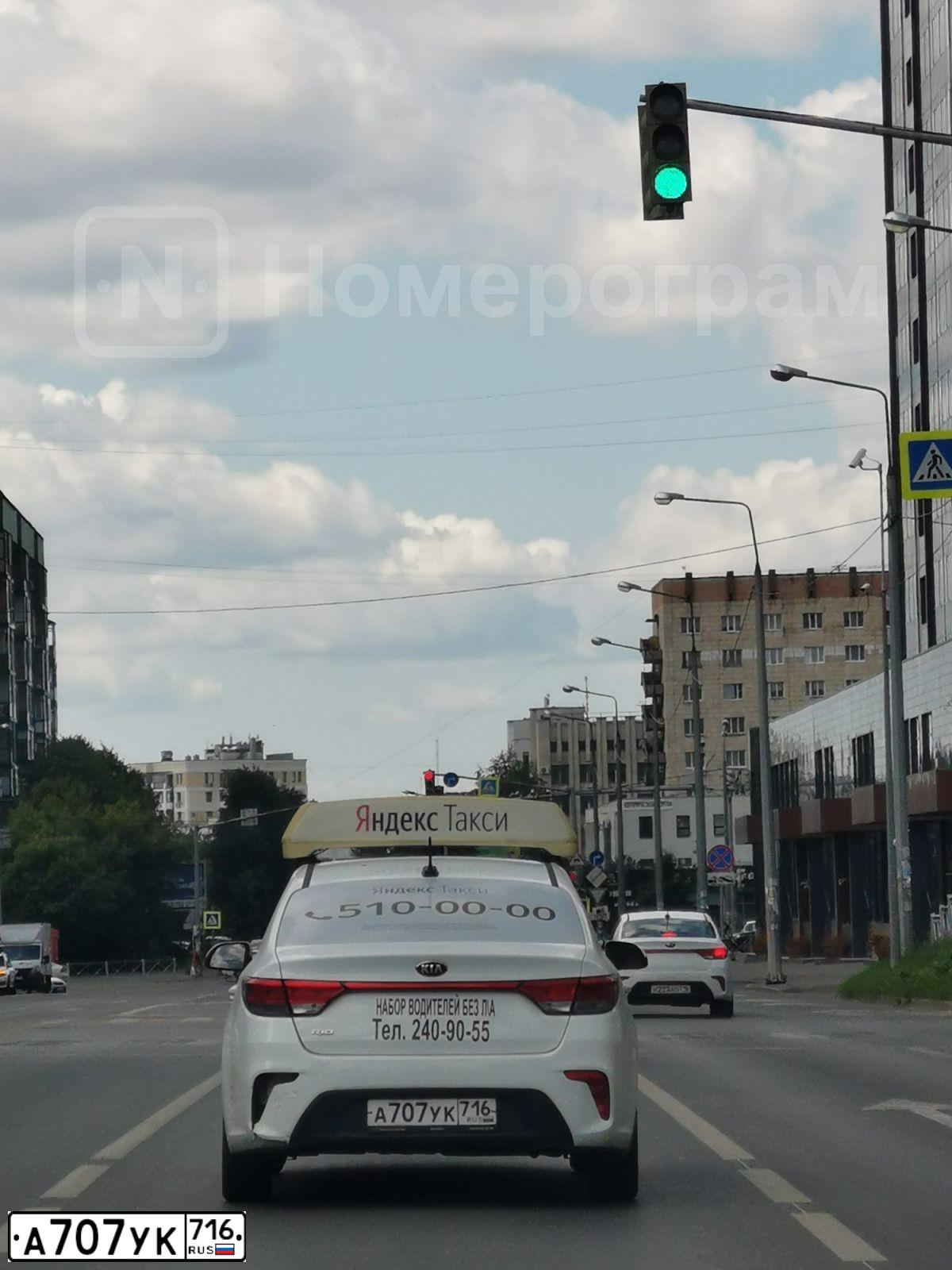 Фото автомобиля KIA RIO, 2018 — госномер А707УК716. Цвет: Белый