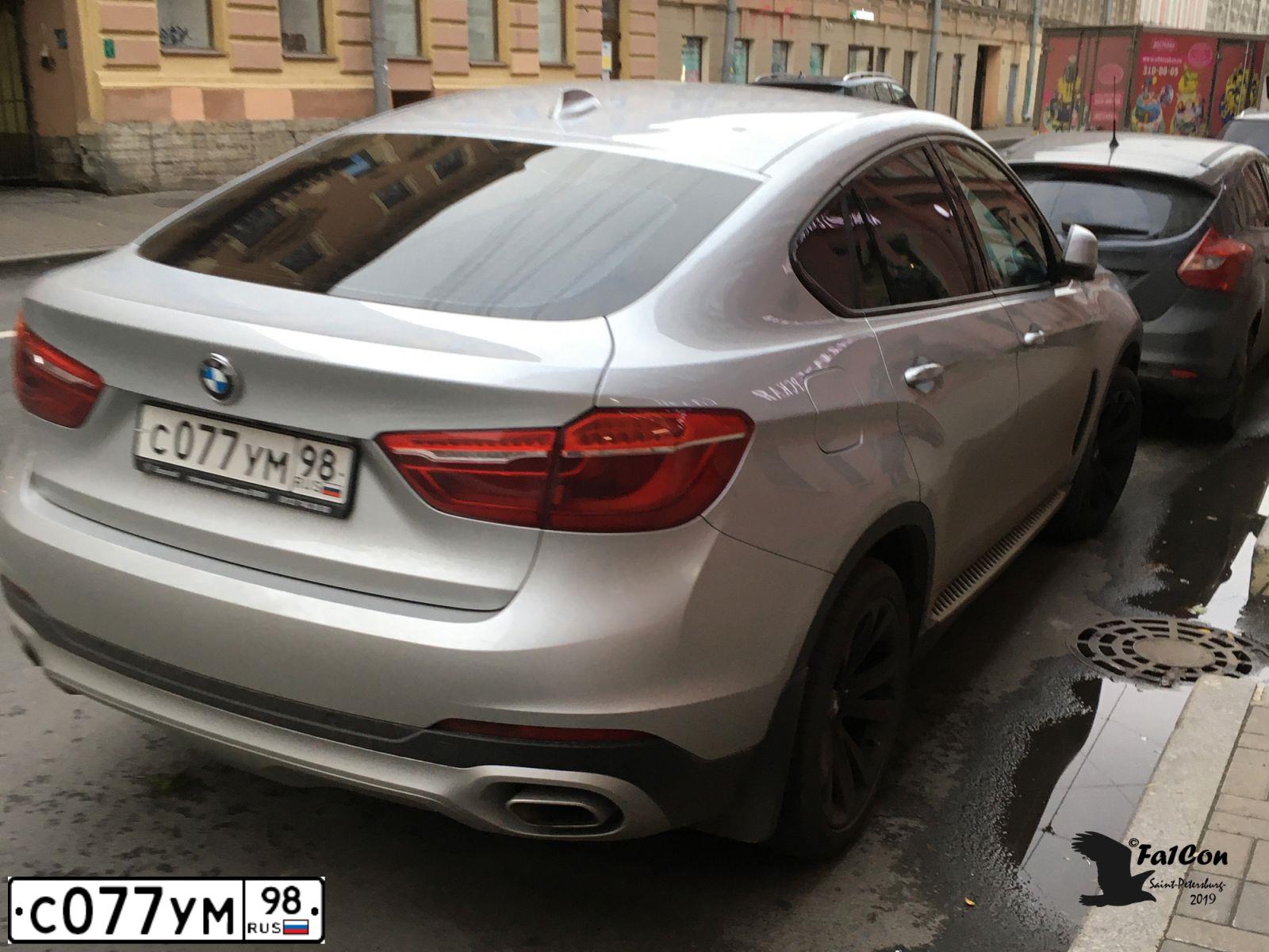 Фото автомобиля BMW X6, 2020 — госномер С077УМ98. Цвет: ЧЕРНЫЙ