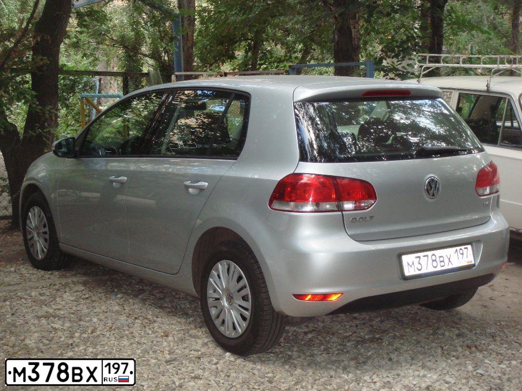 Фото автомобиля VOLKSWAGEN GOLF, 2010 — госномер Т235ХР12. Цвет: Серебристый