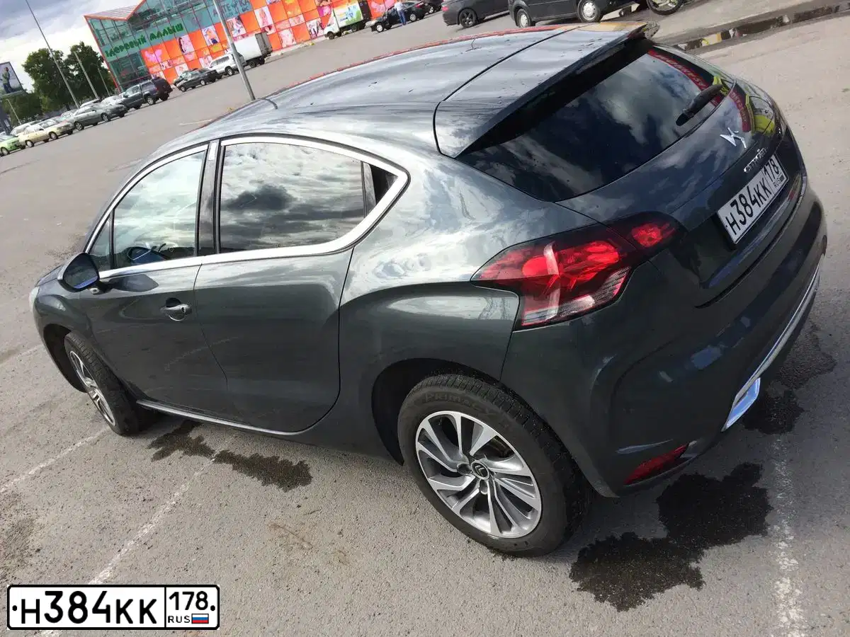 Фото автомобиля CITROEN DS4, 2012 — госномер Т247СЕ198. Цвет: СЕРЫЙ