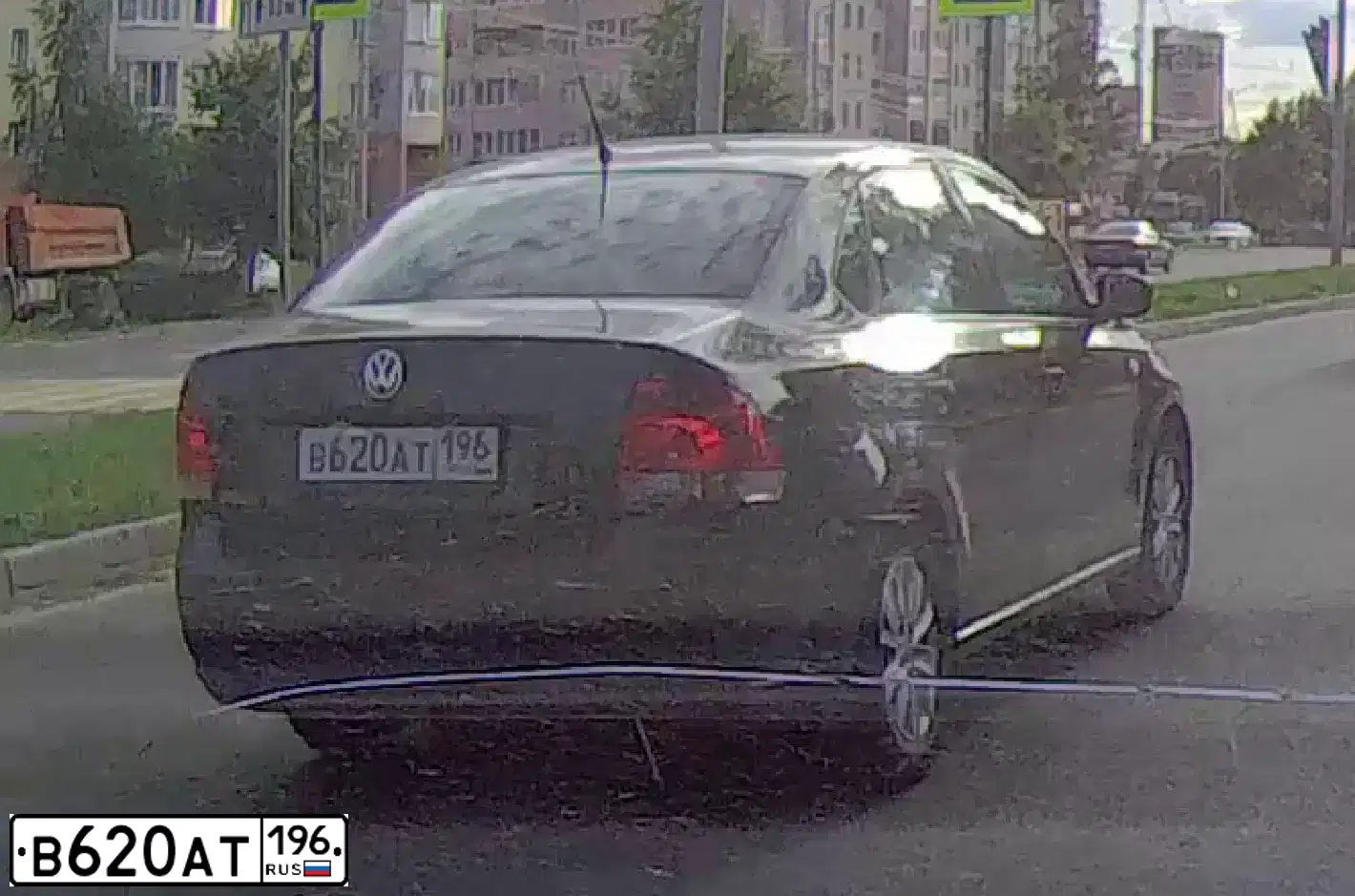 Фото автомобиля VOLKSWAGEN POLO, 2014 — госномер В620АТ196. Цвет: СЕРЫЙ