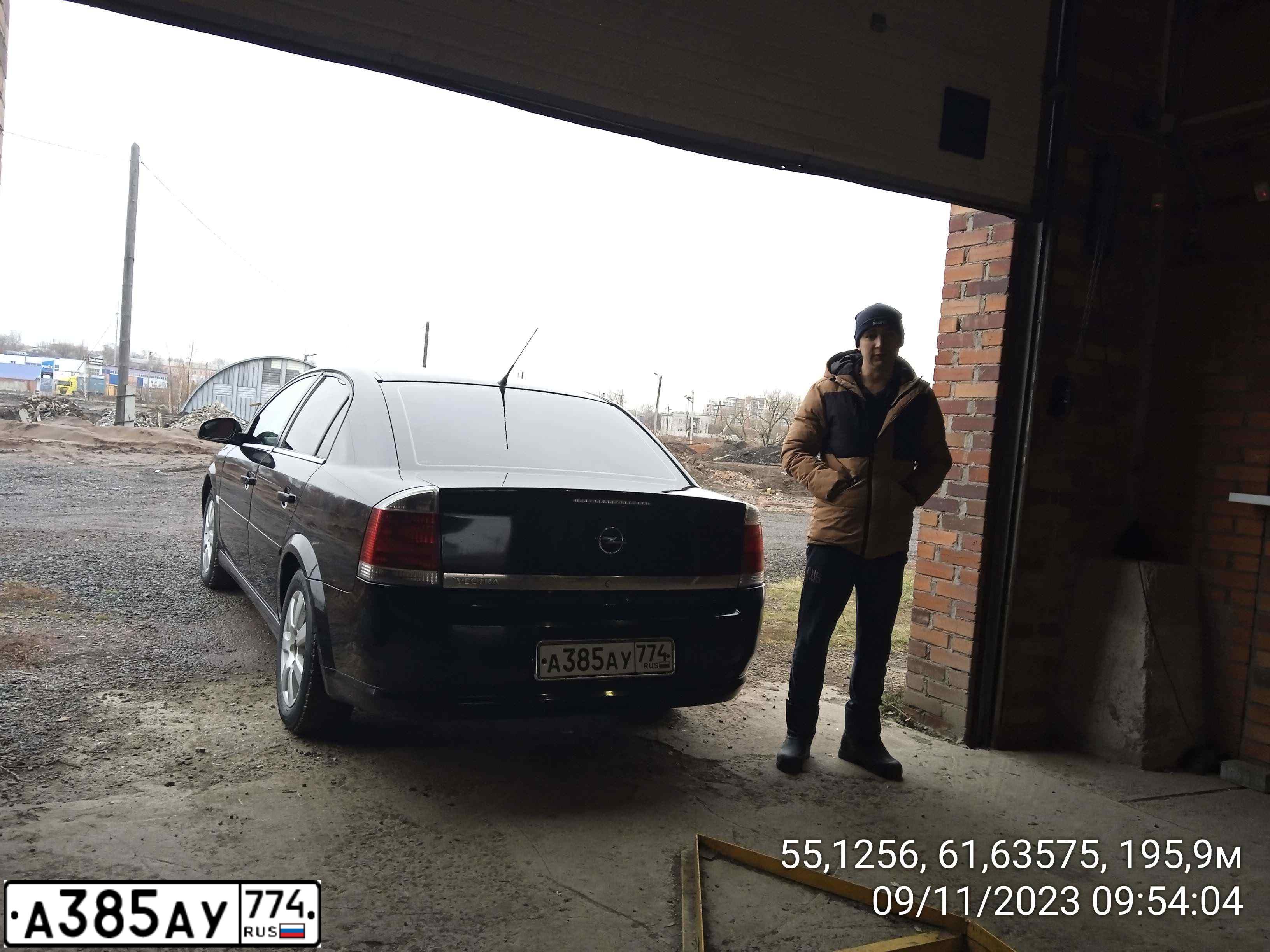Фото автомобиля OPEL VECTRA, 2006 — госномер А385АУ774. Цвет: ЧЕРНЫЙ