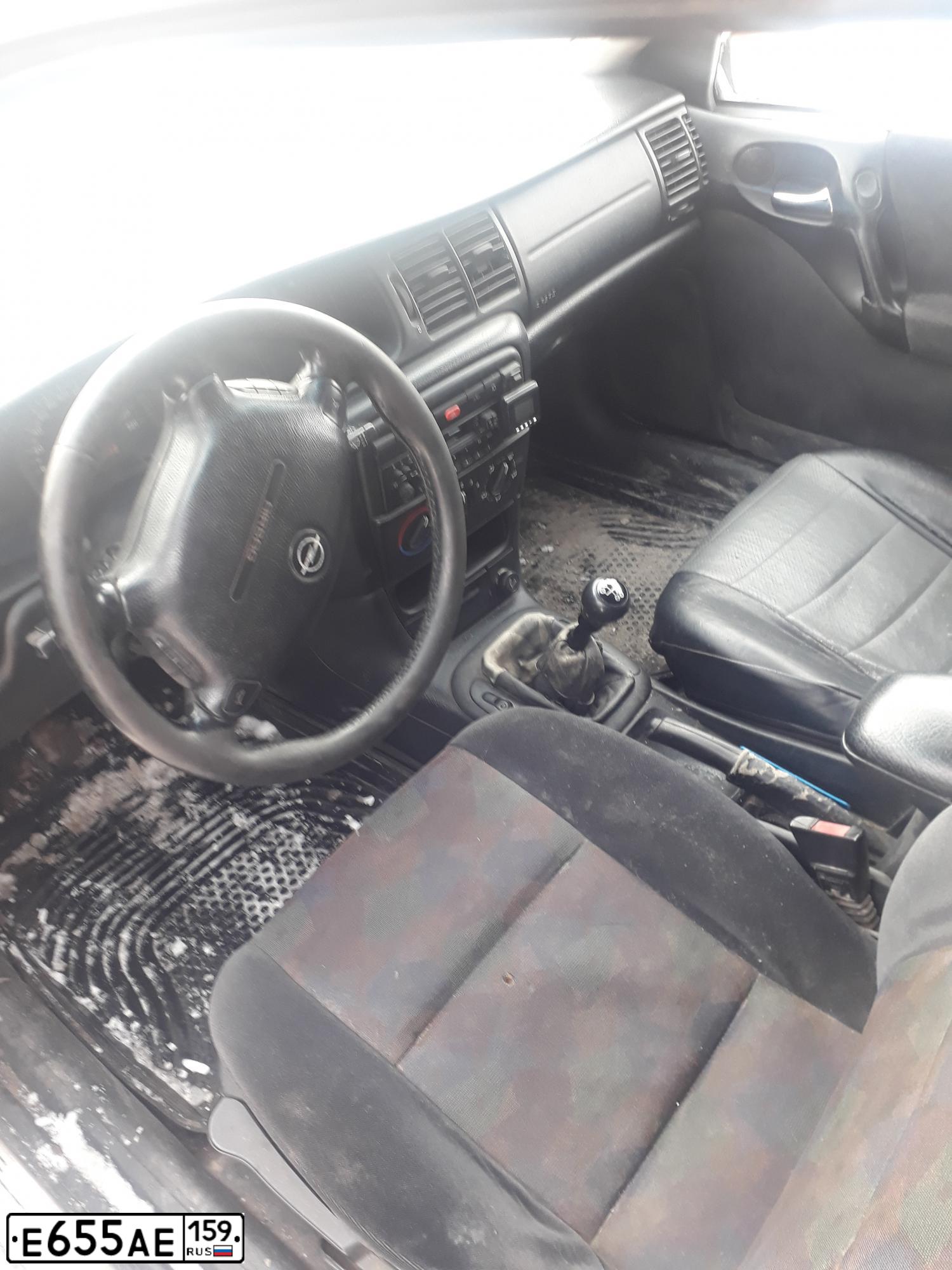 Фото автомобиля OPEL VECTRA, 1999 — госномер Е655АЕ159